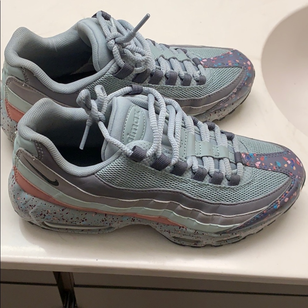 Women Nike airMax 95